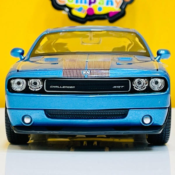 Original Maisto 1:24 2008 Diecast Dodge Challenger