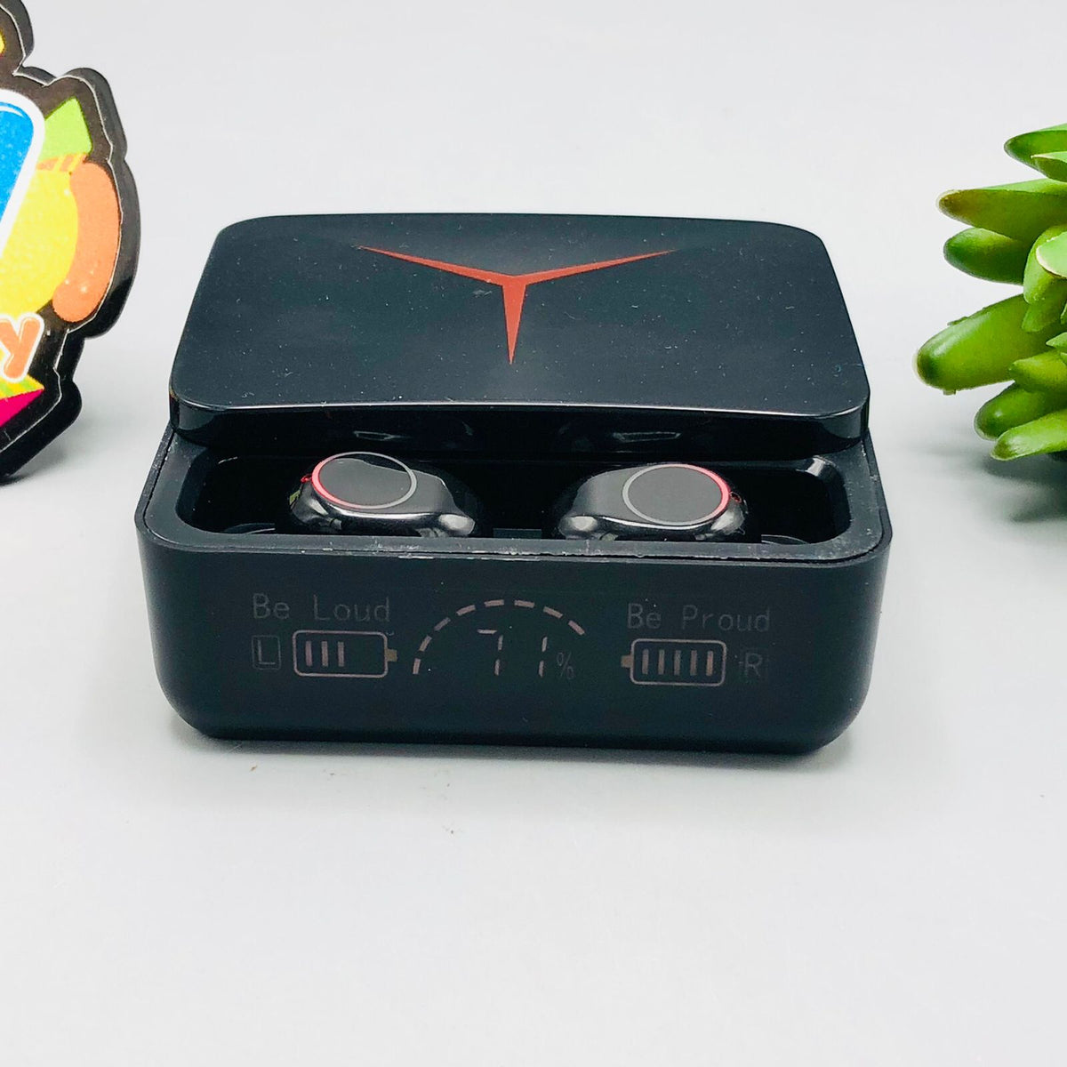 Please note that this toy have a minor fault in the form of a little broken piece. However, the good news is that this flaw is recoverable, ensuring that the overall quality and aesthetics of the toy can be easily restored.