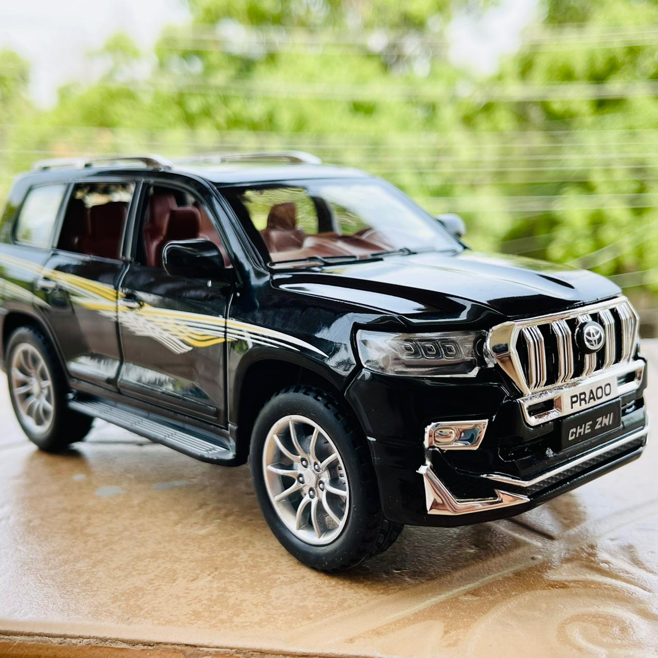 Diecast 1:24 Scale Land Cruiser Prado TX