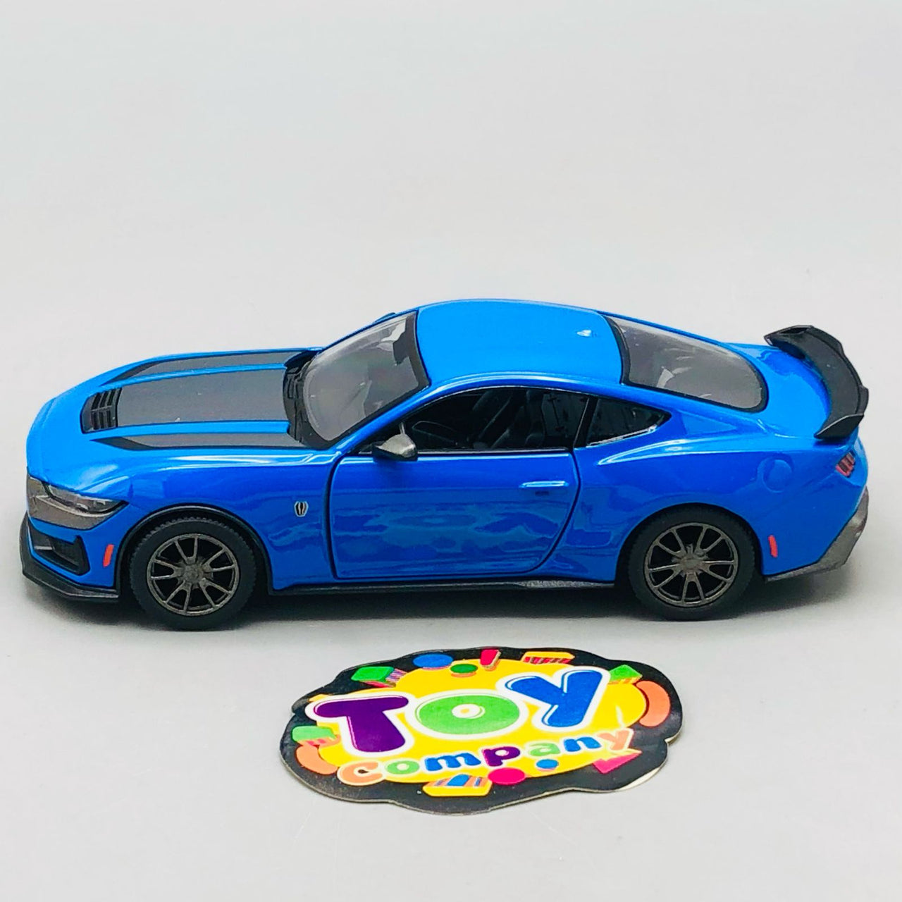 1:38 Kinsmart 2024 Ford Mustang Dark Horse