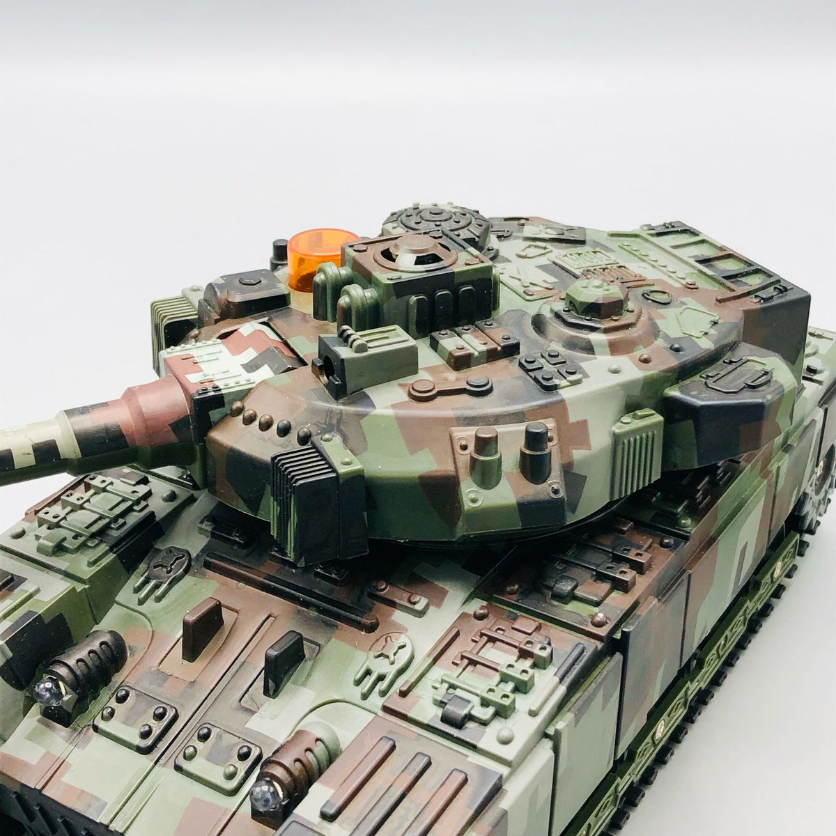 2.4GHz RC Military Tank Model With Lights