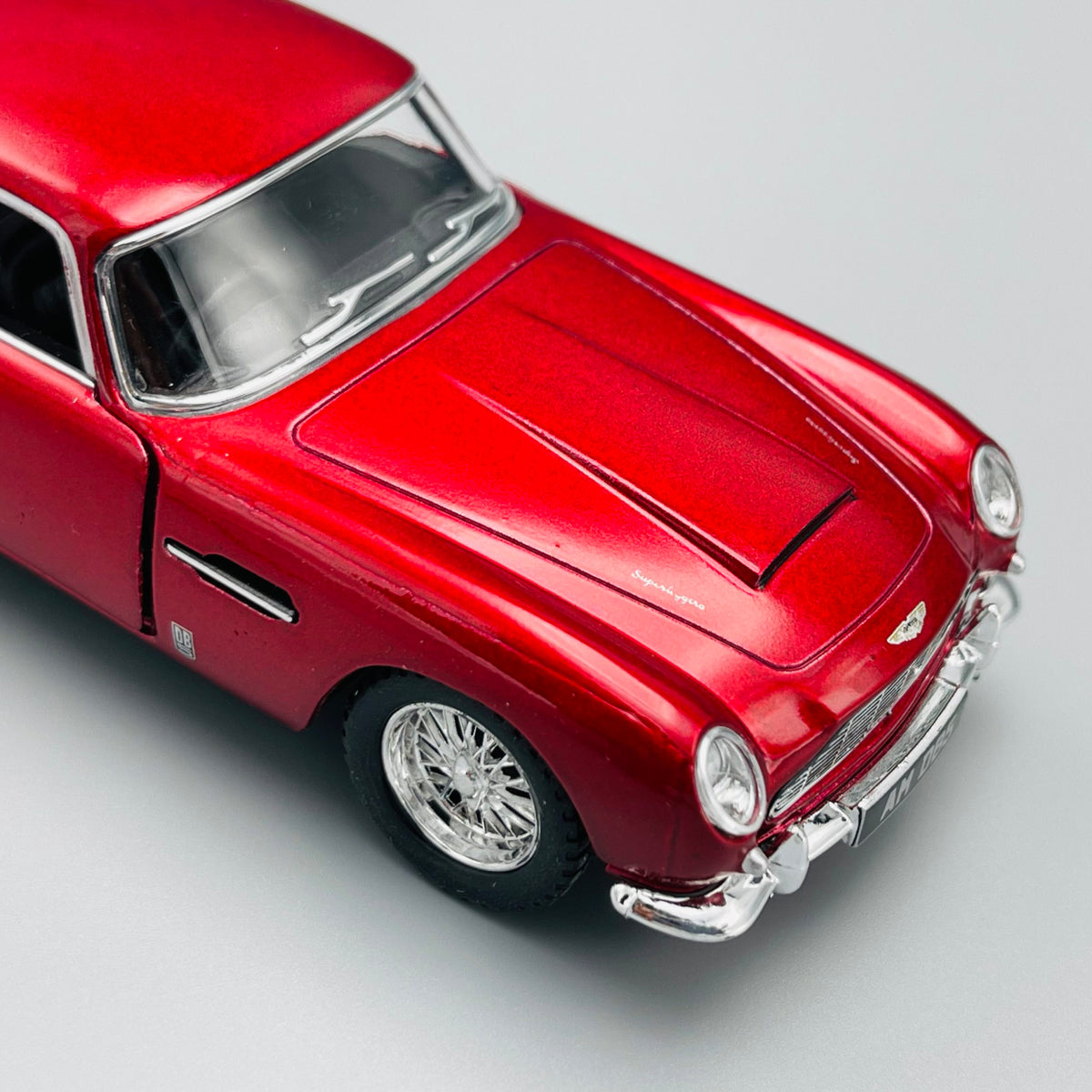 Kinsmart 1963 Aston Martin - Diecast Model