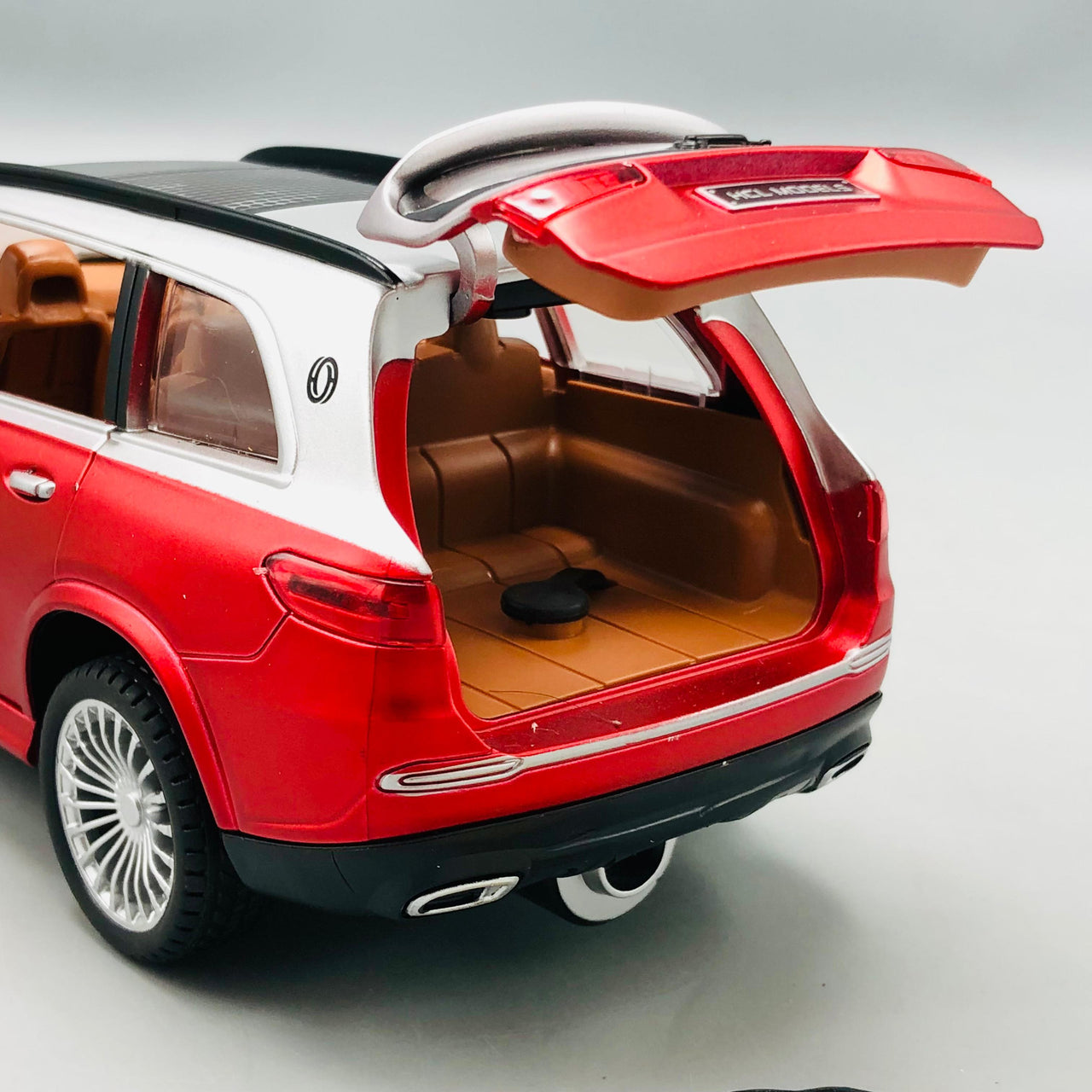 1:22 RC Diecast Mercedes Maybach GLS Model Car With Smoke