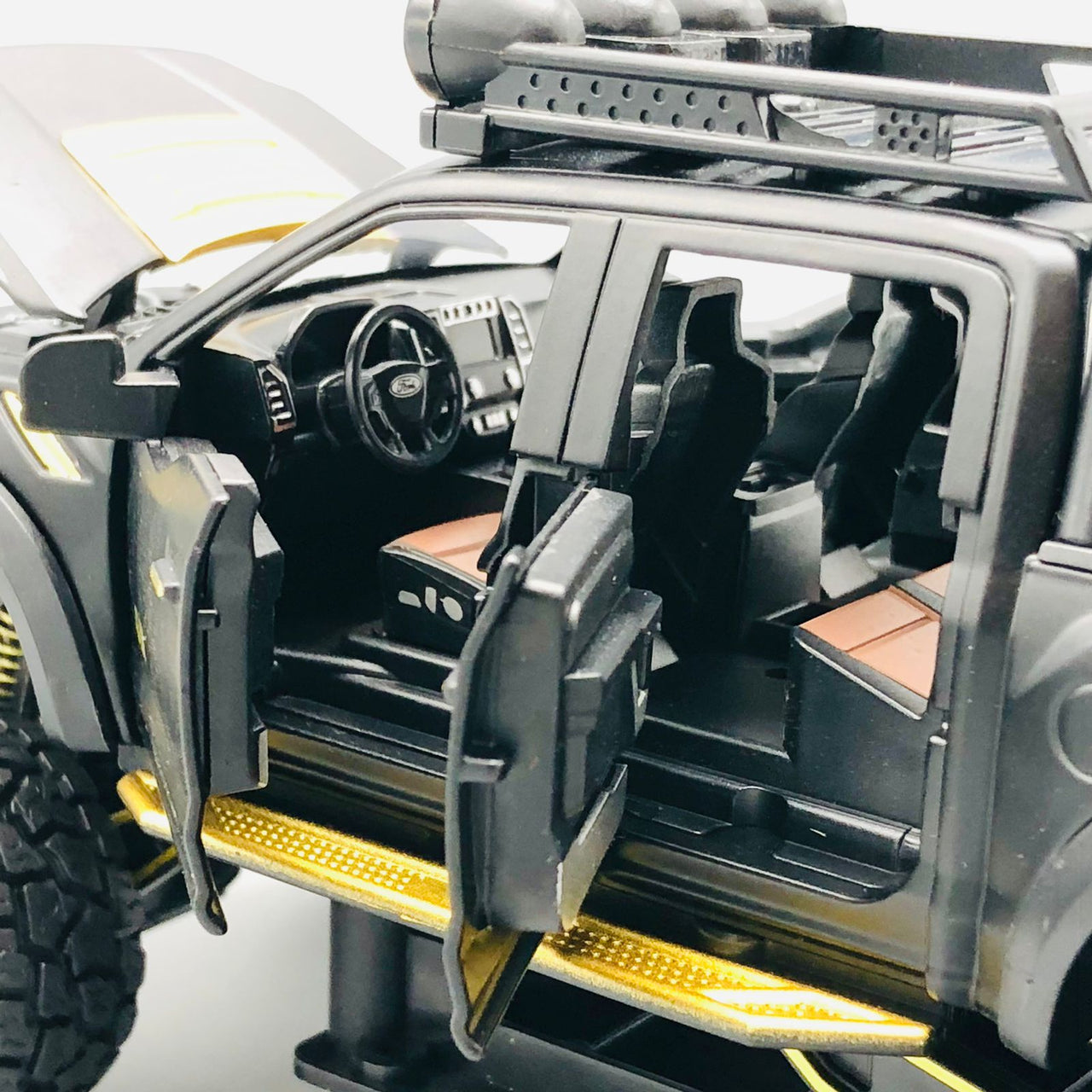 1:24 Diecast Ford Raptor Off-Road Pickup Truck