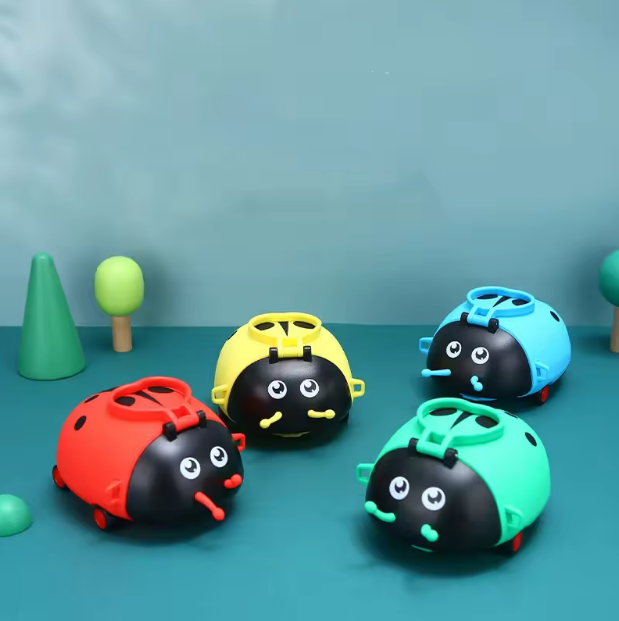 550ml Ladybug Sipper Water Bottle With Moving Wheels