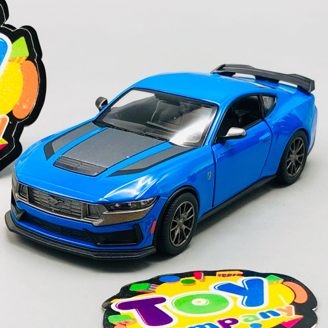 1:38 Kinsmart 2024 Ford Mustang Dark Horse