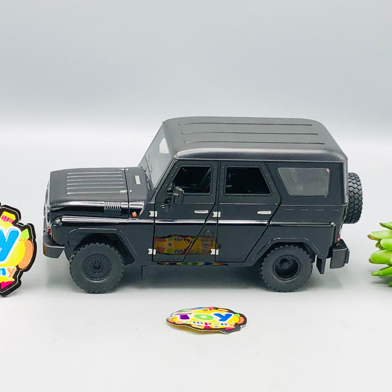 1:18 Diecast Russia UAZ Hunter SUV Model
