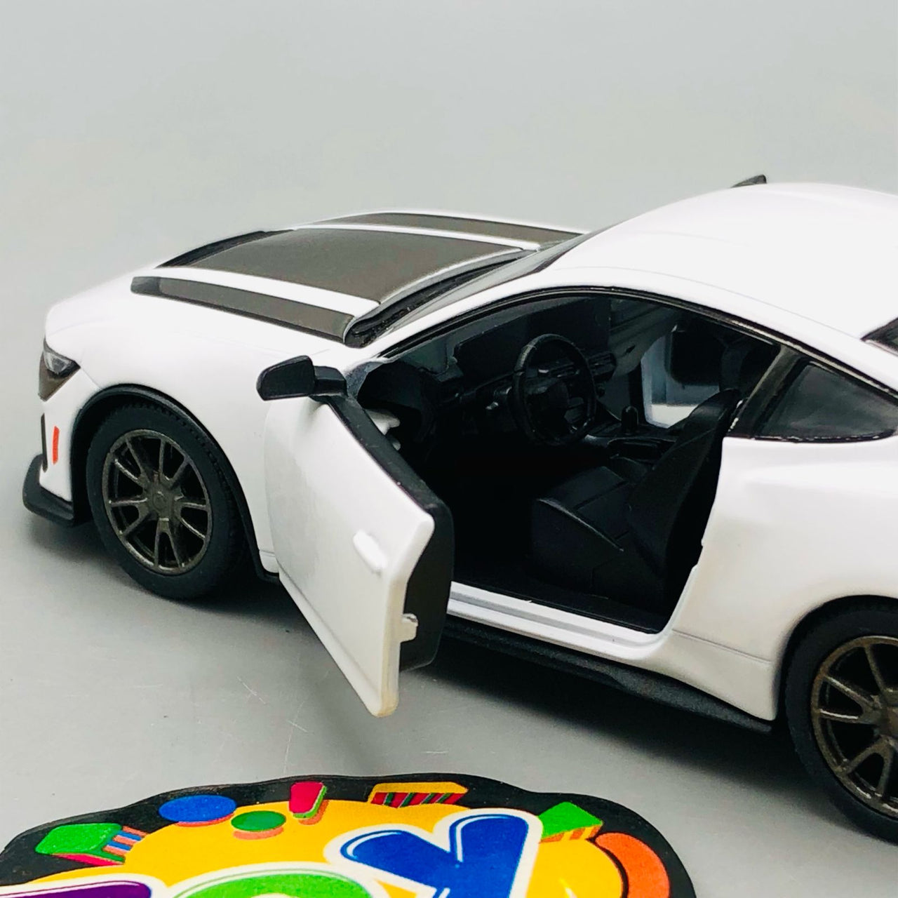 1:38 Kinsmart 2024 Ford Mustang Dark Horse