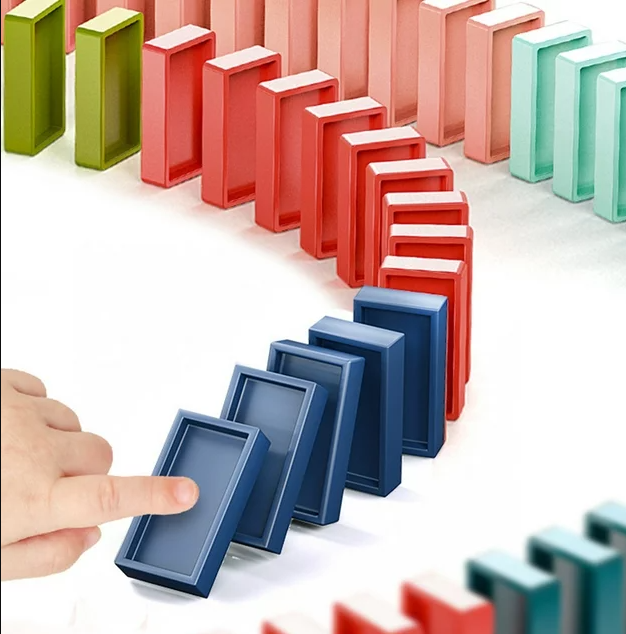 Electric Automatic Laying Domino Train With Light & Sound