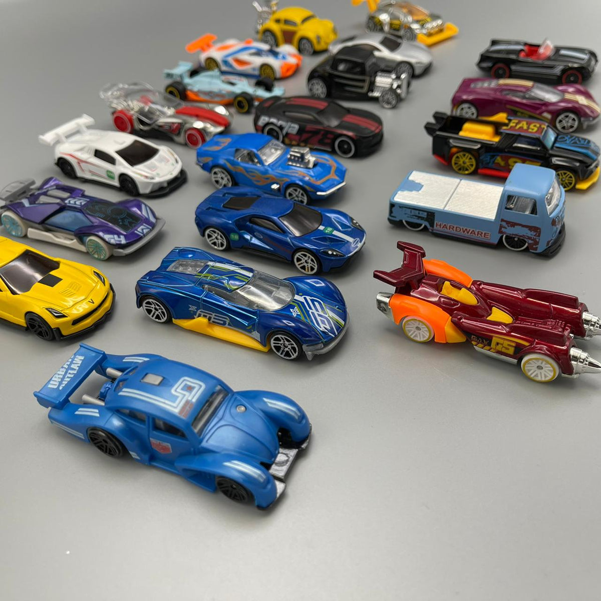 Hot Wheels Set of 20 Vehicles