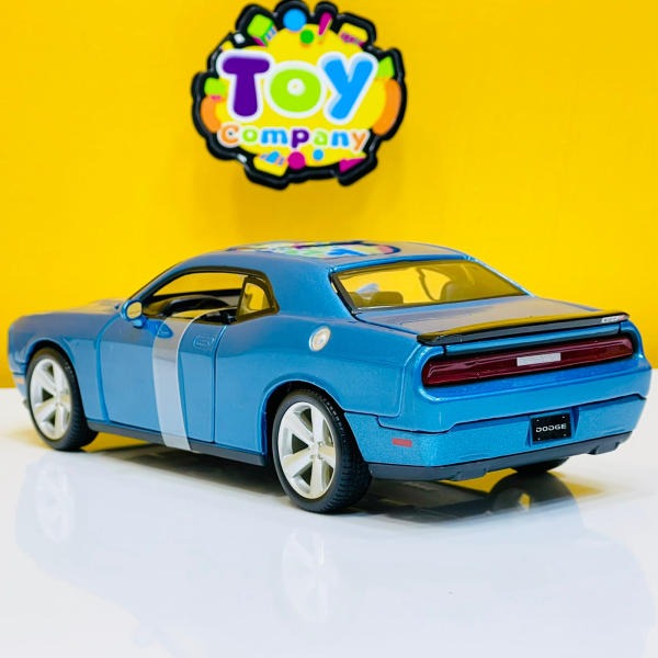 Original Maisto 1:24 2008 Diecast Dodge Challenger