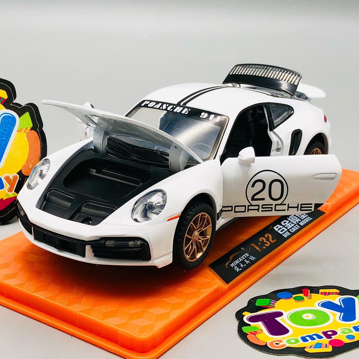 1:32 Diecast Porsche 911 Turbo S With Acrylic Display Box - White
