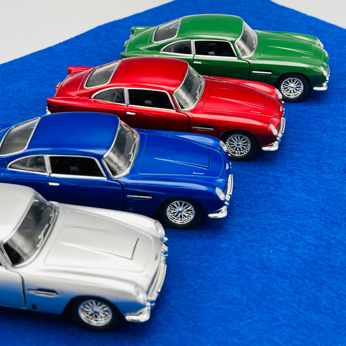 Kinsmart 1963 Aston Martin - Diecast Model