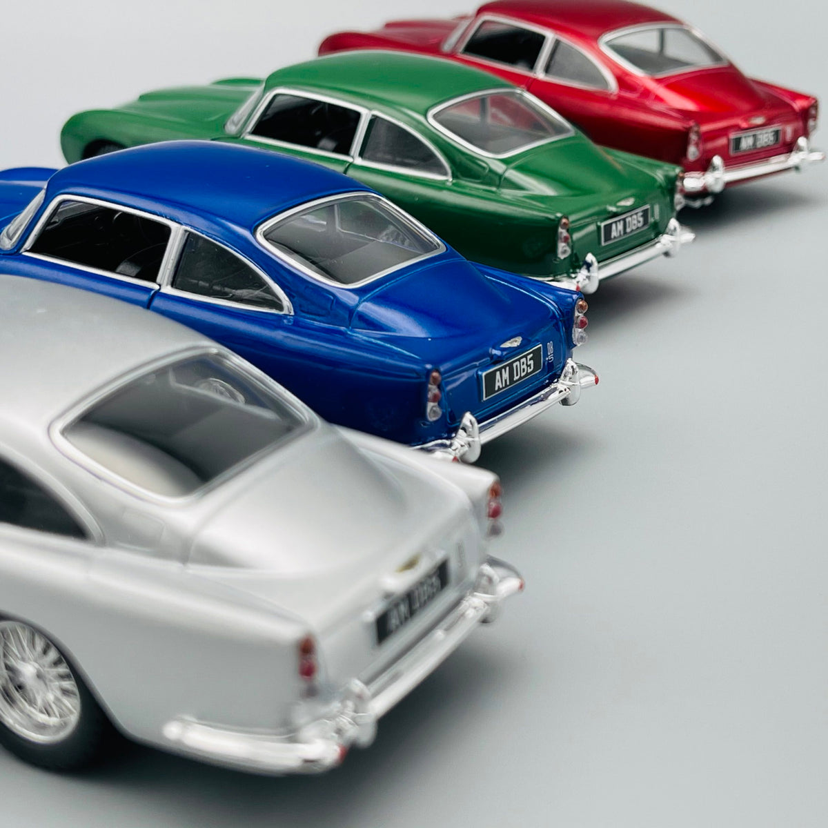 Kinsmart 1963 Aston Martin - Diecast Model
