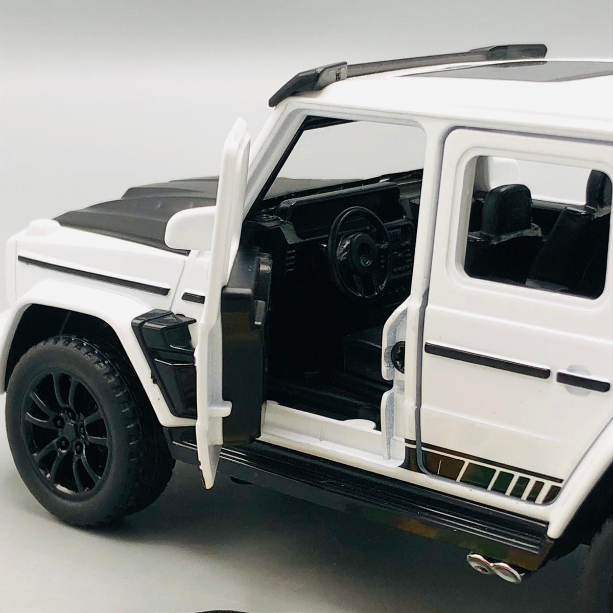 1:32 Diecast BRABUS 700 Model