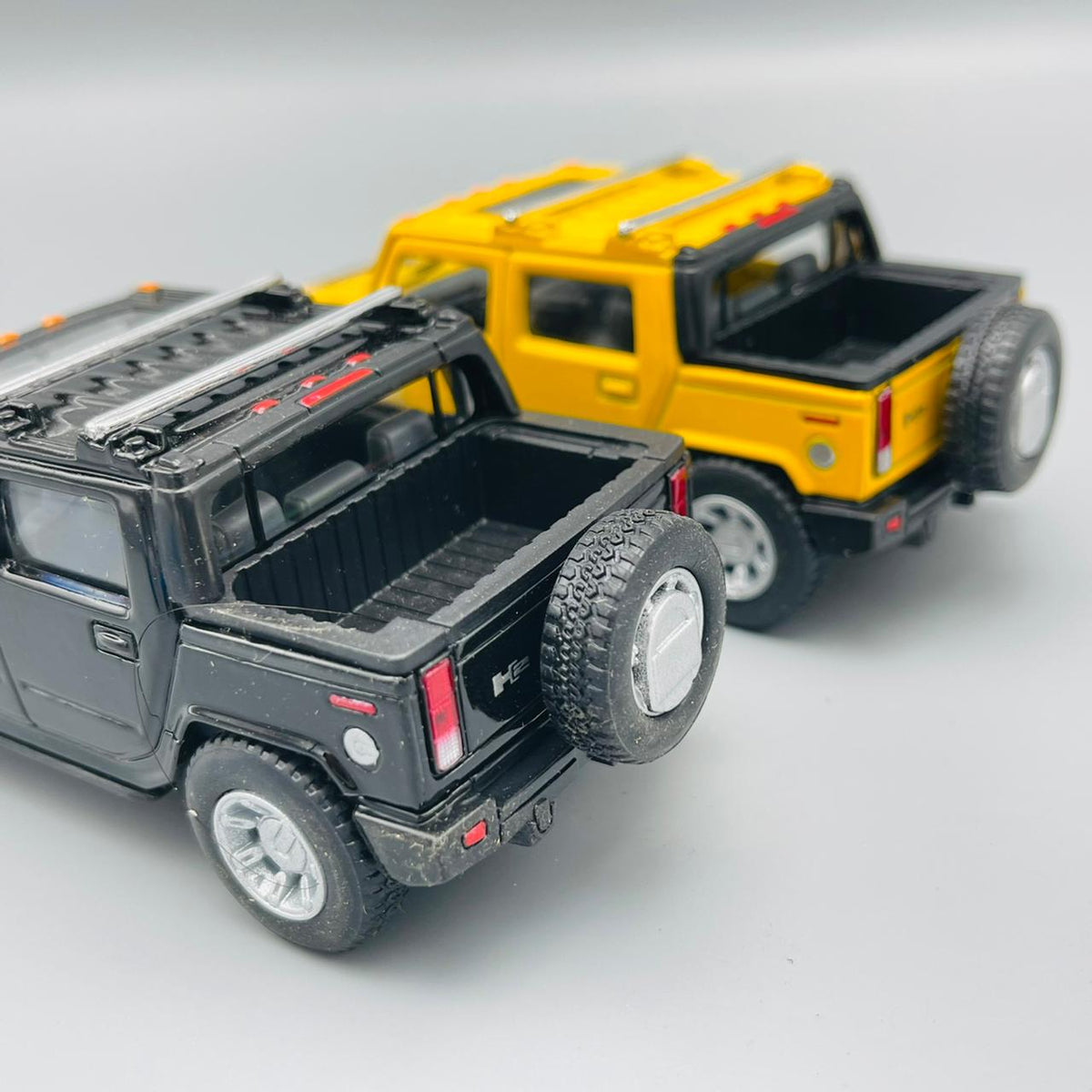 Kinsmart Metal Body 2005 Hummer H2 SUT