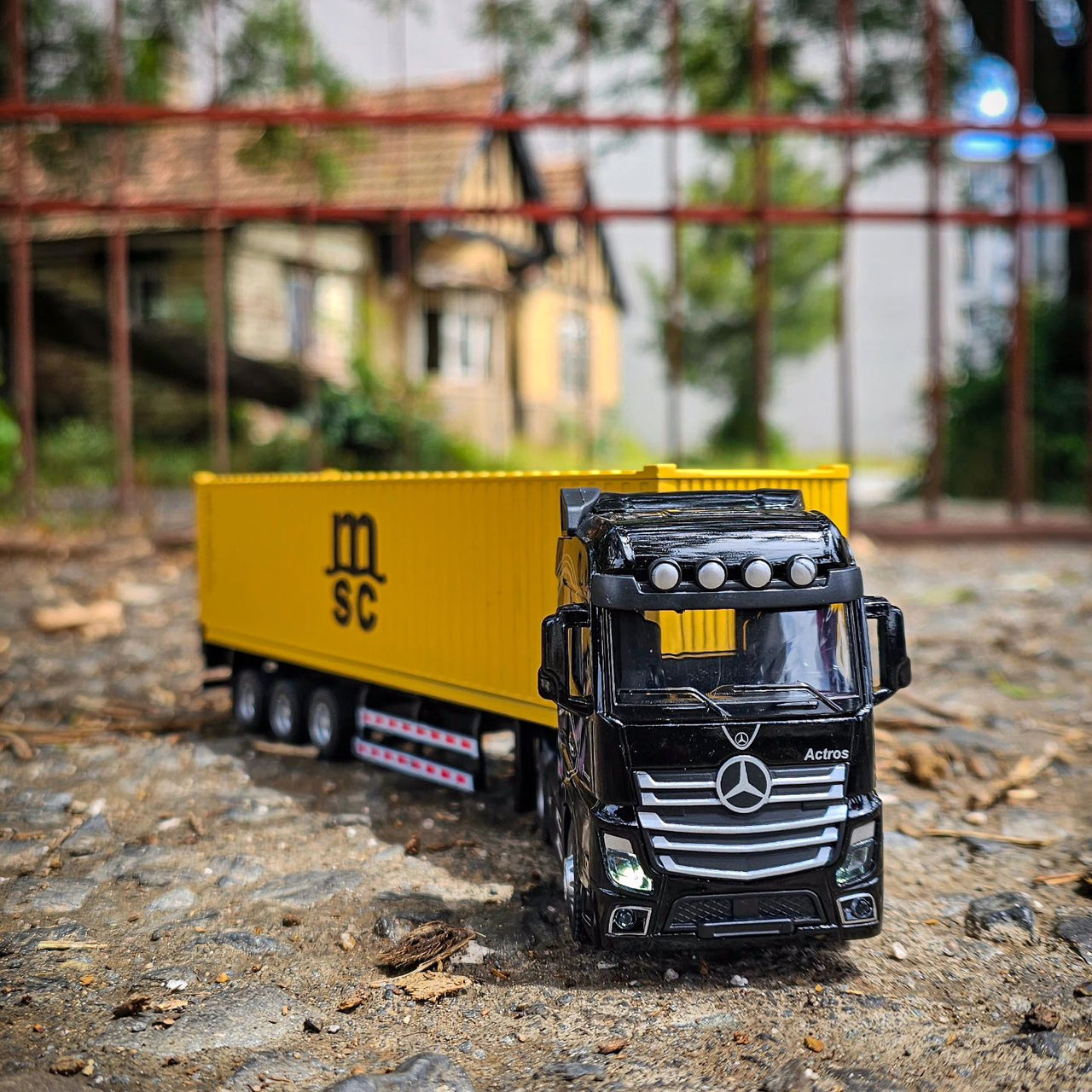 1:24 Diecast Metal Transport Container Truck