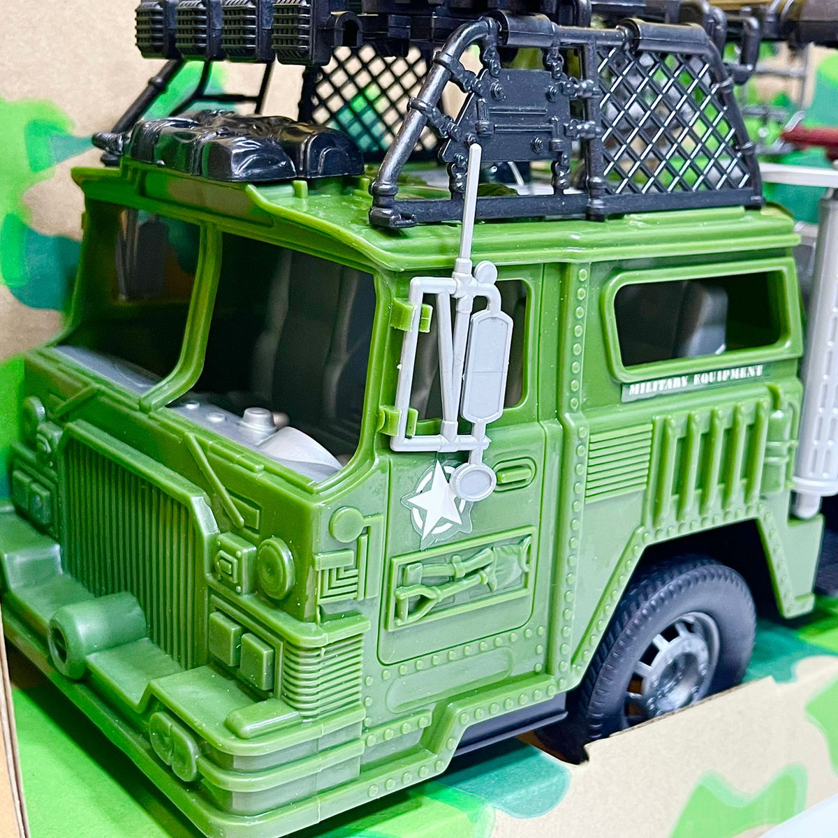 Army Carrier Trailer with Tank, Figures & Accessories
