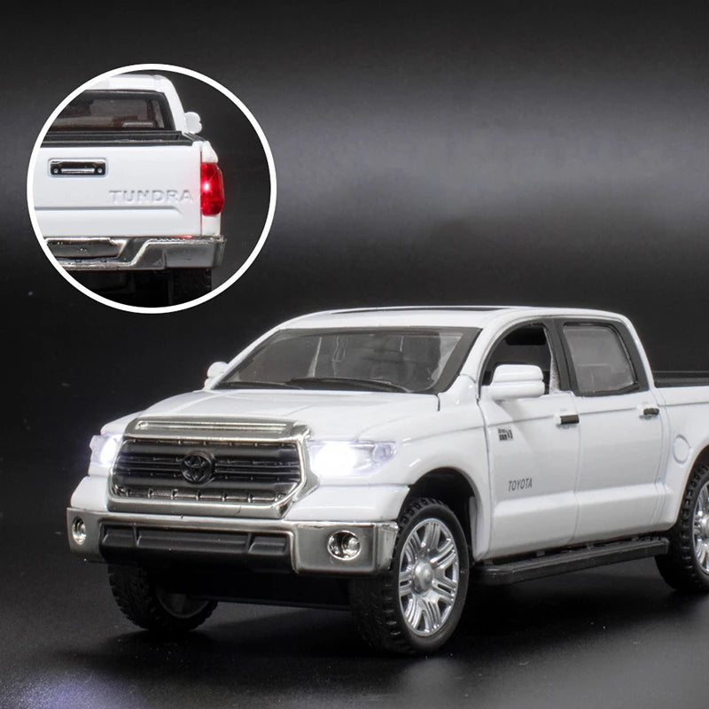 1:32 Diecast Toyota Tundra Pickup Model