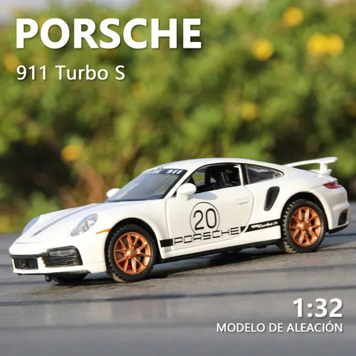 1:32 Diecast Porsche 911 Turbo S With Acrylic Display Box - White