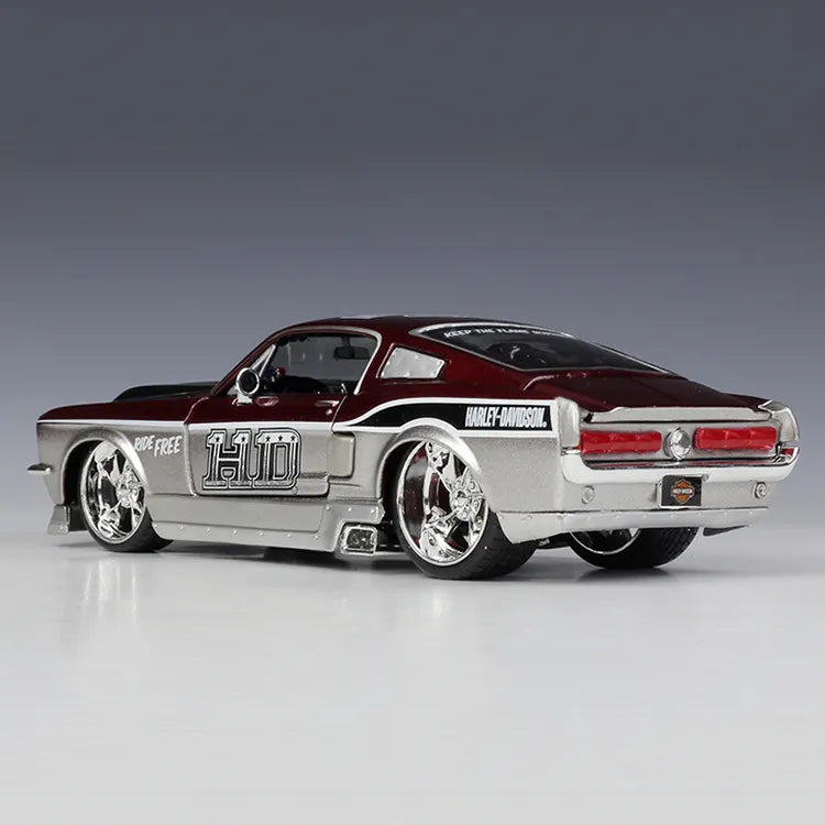 Maisto 1:24 Harley Davidson 1967 Ford Mustang GT