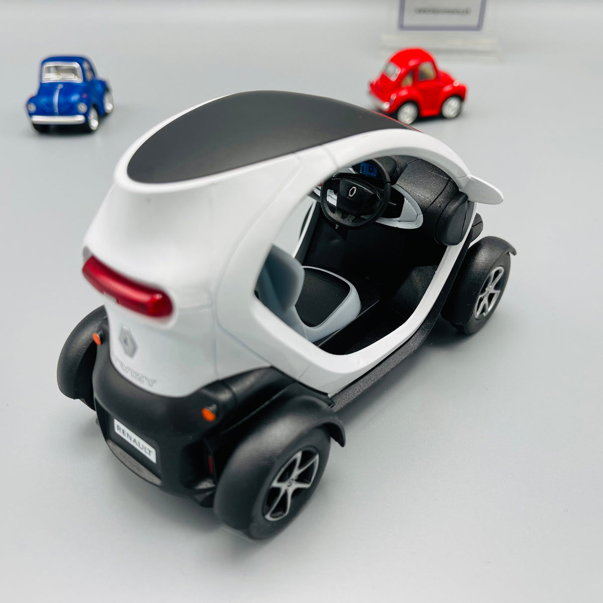 Kinsmart Metal Body Renault Twizy