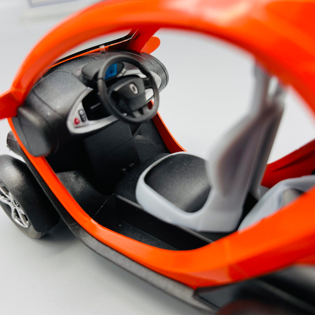 Kinsmart Metal Body Renault Twizy
