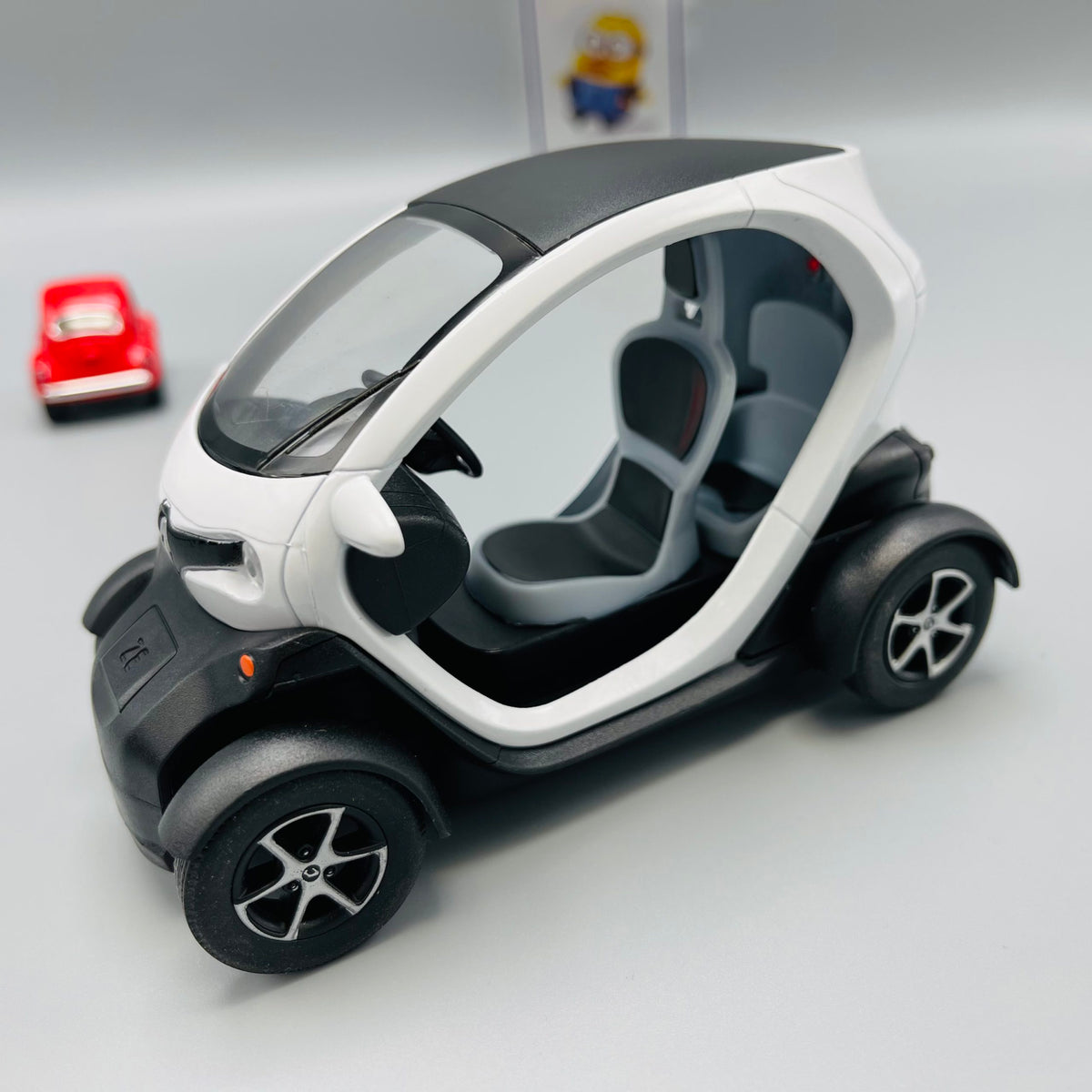 Kinsmart Metal Body Renault Twizy