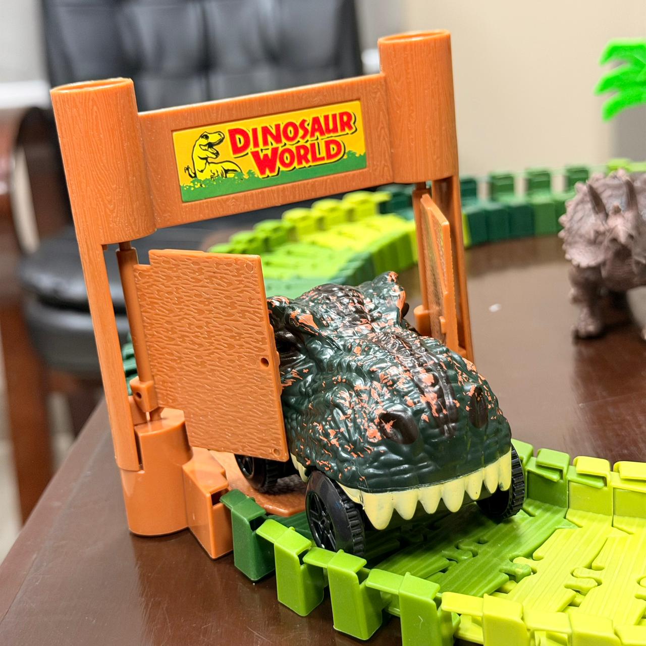 144Pcs Kids Dinosaur World Flexible Train Track Set