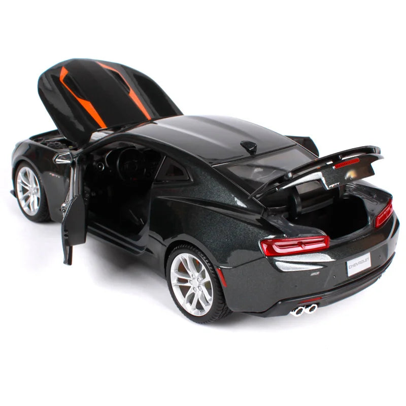 Maisto 1:18 Diecast Chevrolet Camaro 50th Anniversary 2017