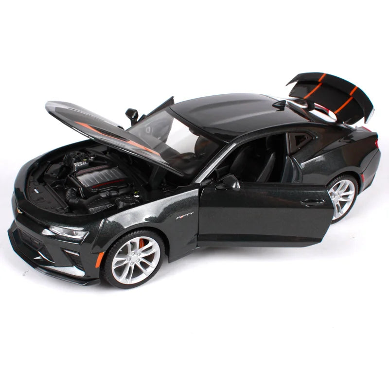 Maisto 1:18 Diecast Chevrolet Camaro 50th Anniversary 2017