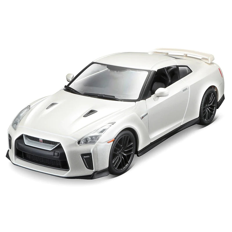 Bburago 1:24 Diecast Nissan GT-R 2017 - White