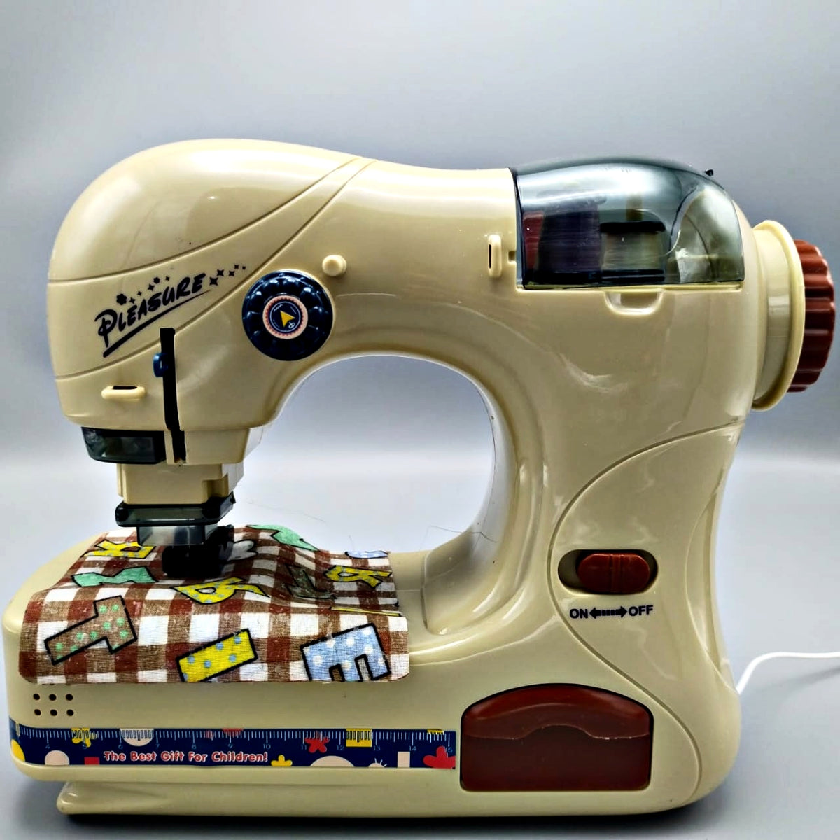 Realistic Sewing Machine - Large