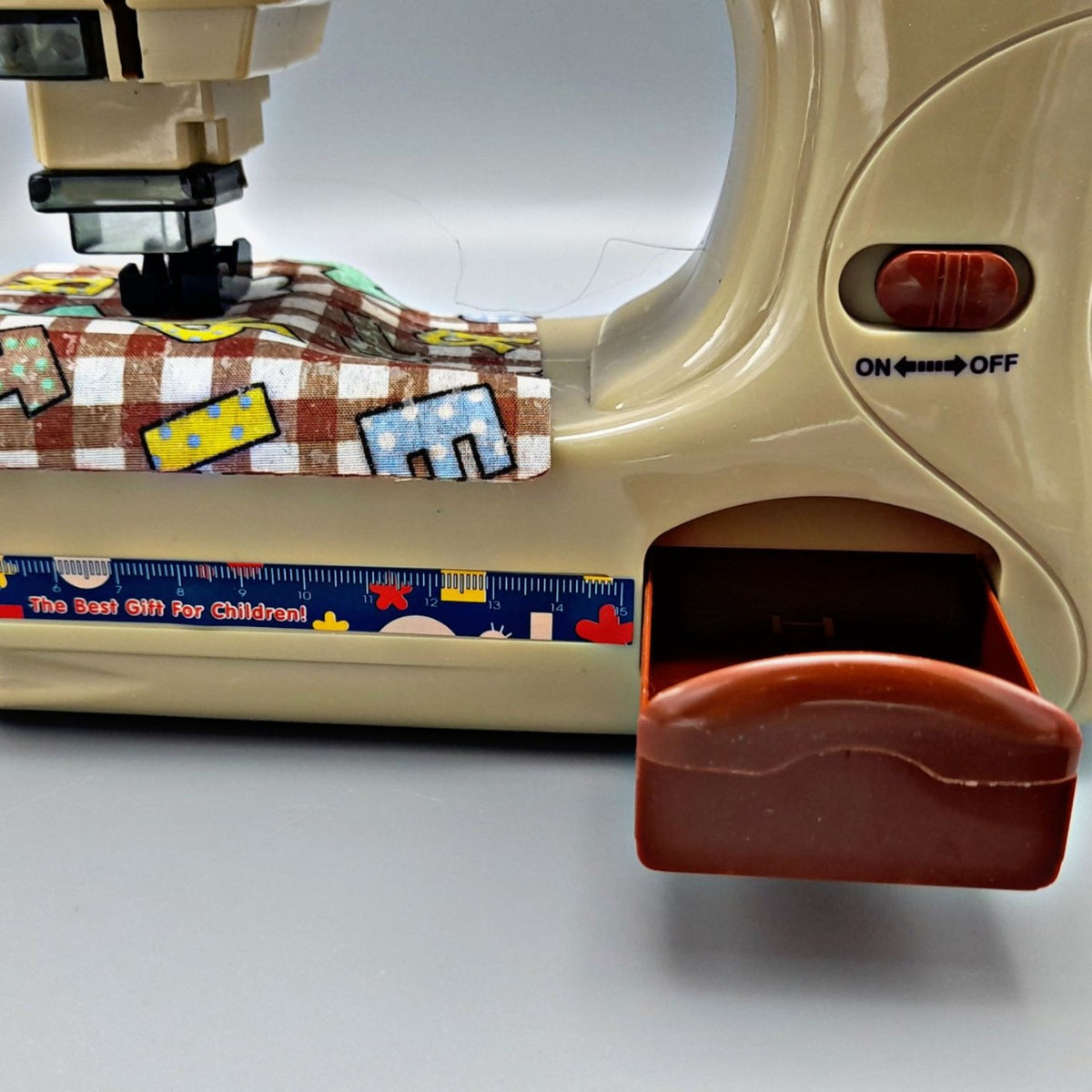 Realistic Sewing Machine - Large