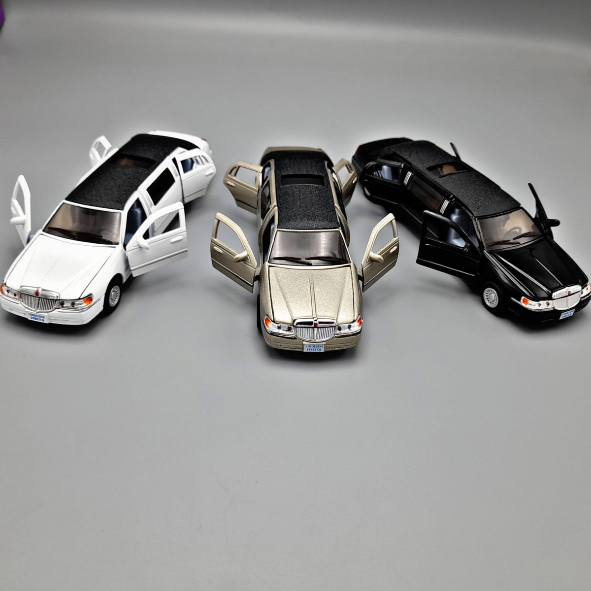 Kinsmart 1:38 Scale Diecast 1999 Limousine