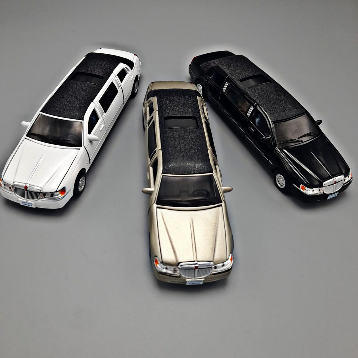 Kinsmart 1:38 Scale Diecast 1999 Limousine