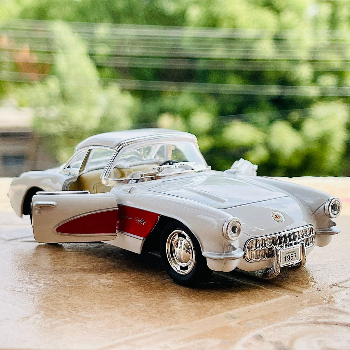 Kinsmart Metal Body 1957 Chevrolet Corvette