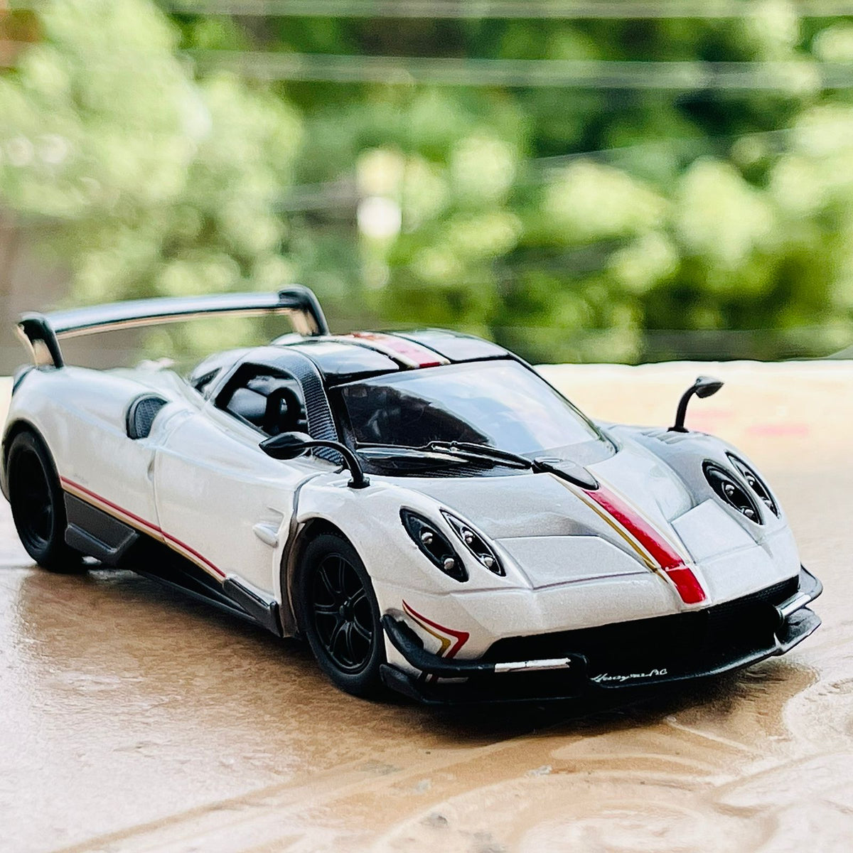 Kinsmart Metal Body Huayra BC - Limited Edition