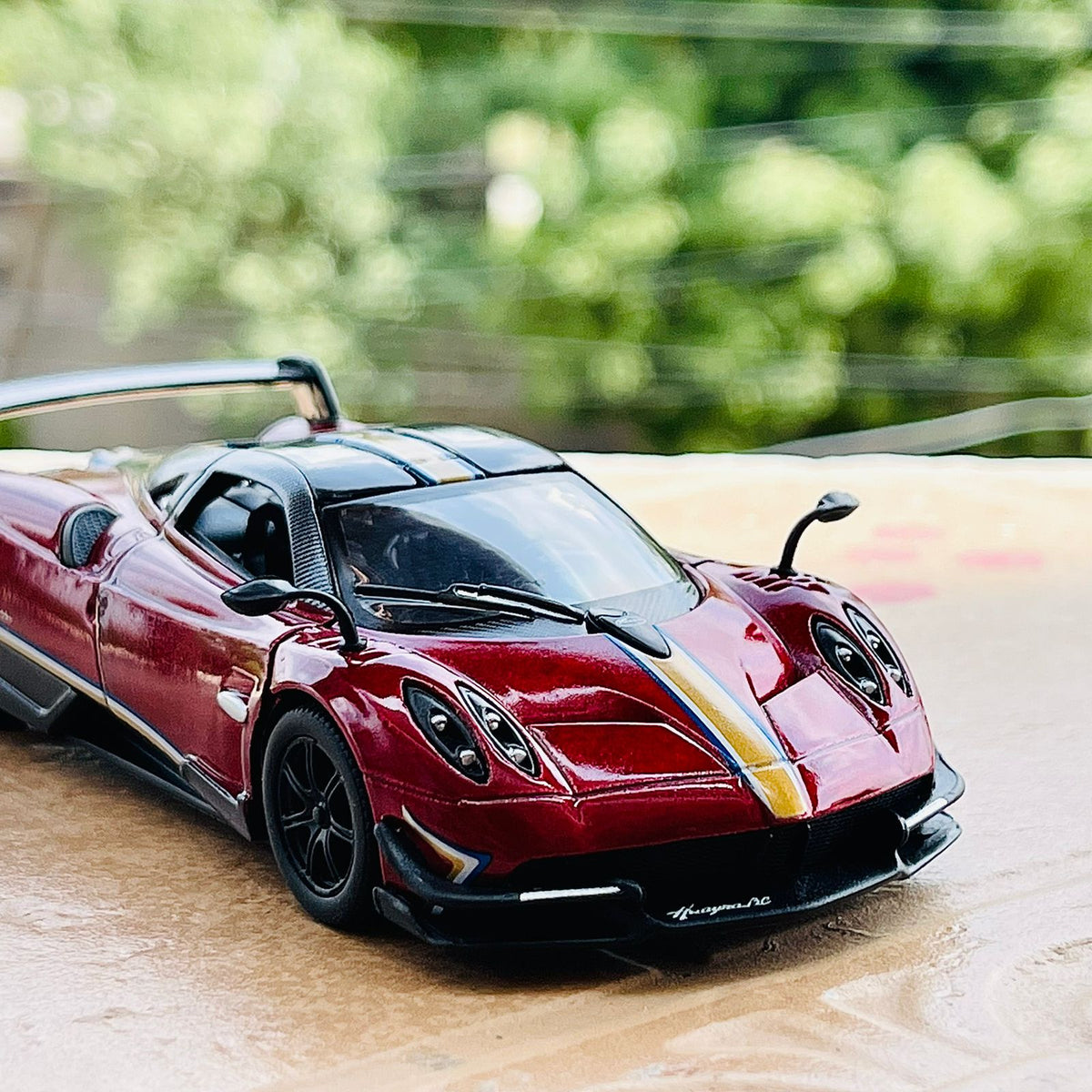 Kinsmart Metal Body Huayra BC - Limited Edition