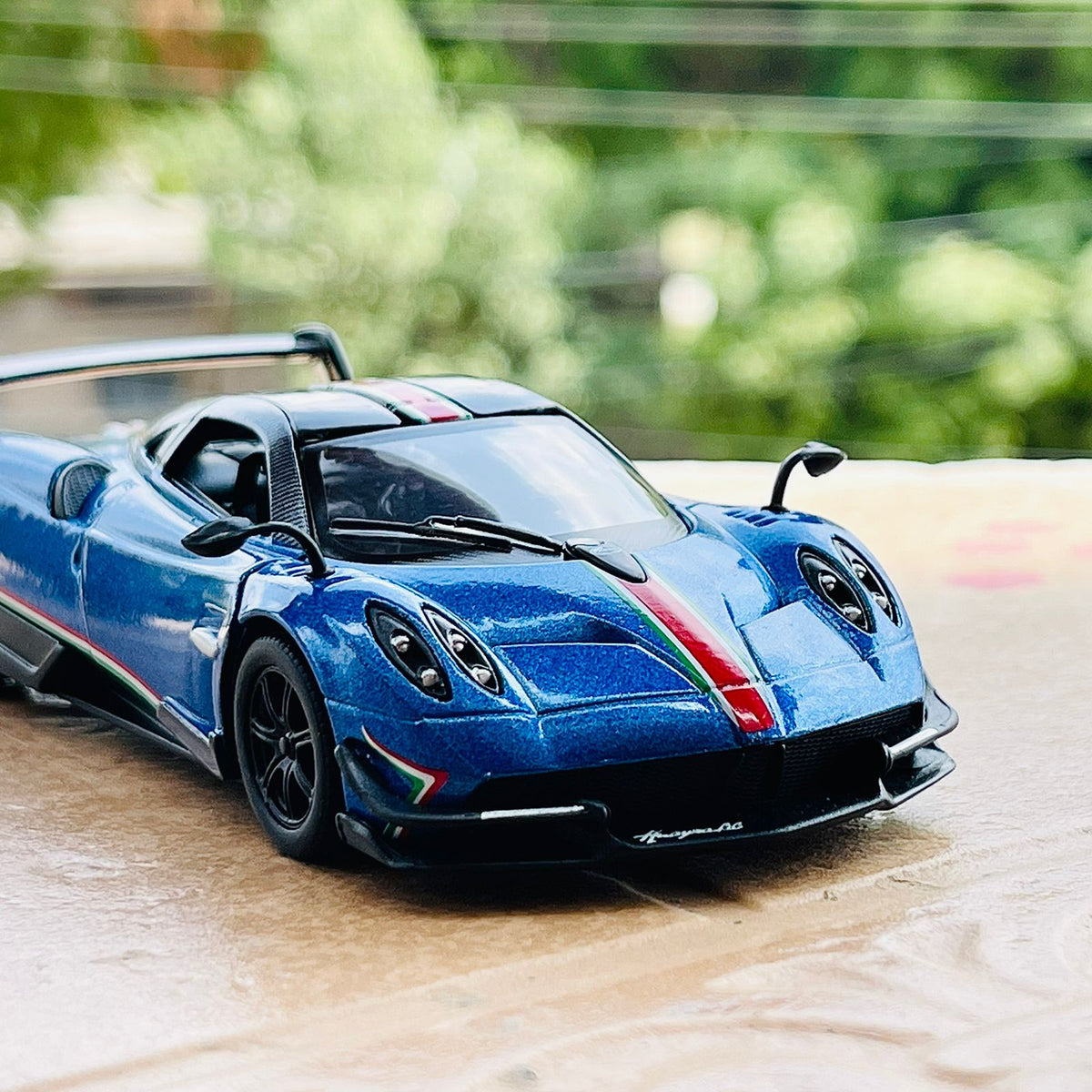 Kinsmart Metal Body Huayra BC - Limited Edition