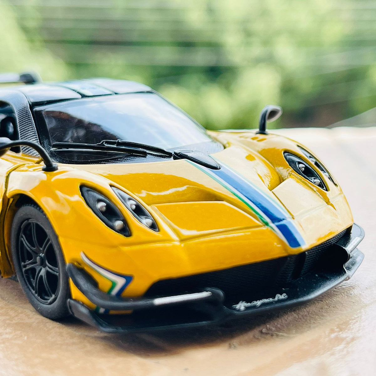 Kinsmart Metal Body Huayra BC - Limited Edition