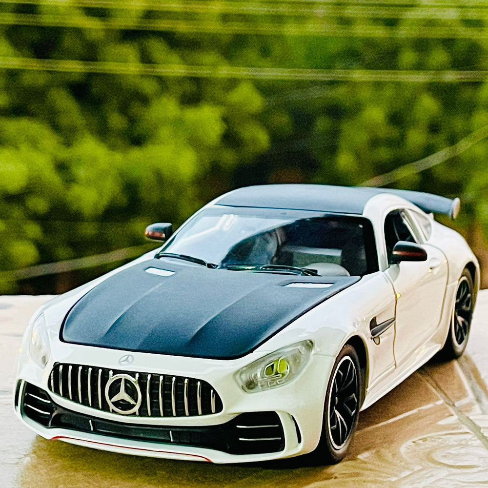 Diecast Mercedes Benz AMG GTR
