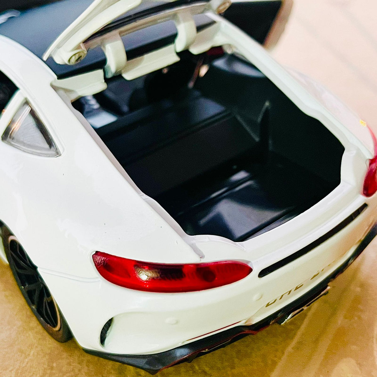 Diecast Mercedes Benz AMG GTR