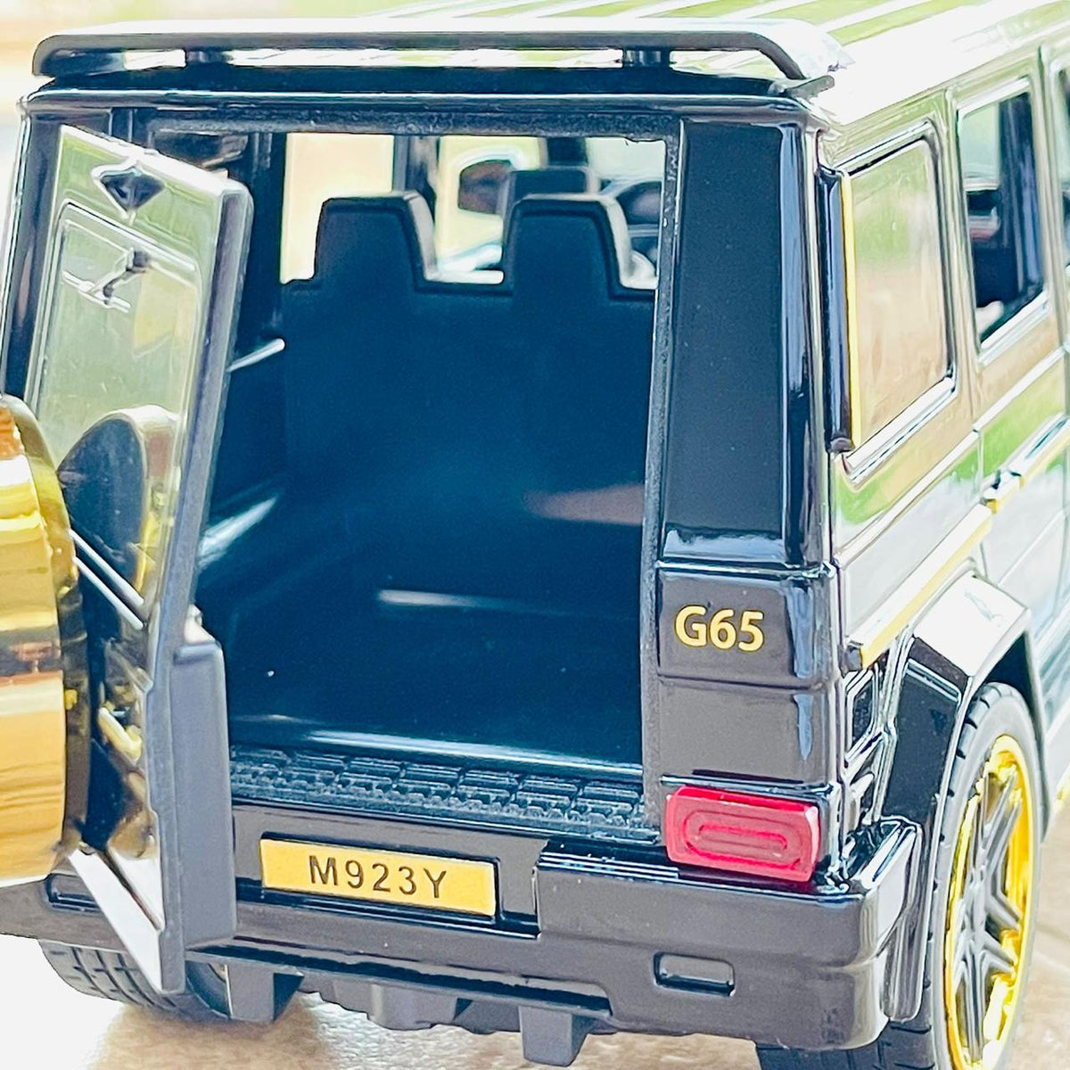 Diecast Mercedes Benz AMG G65