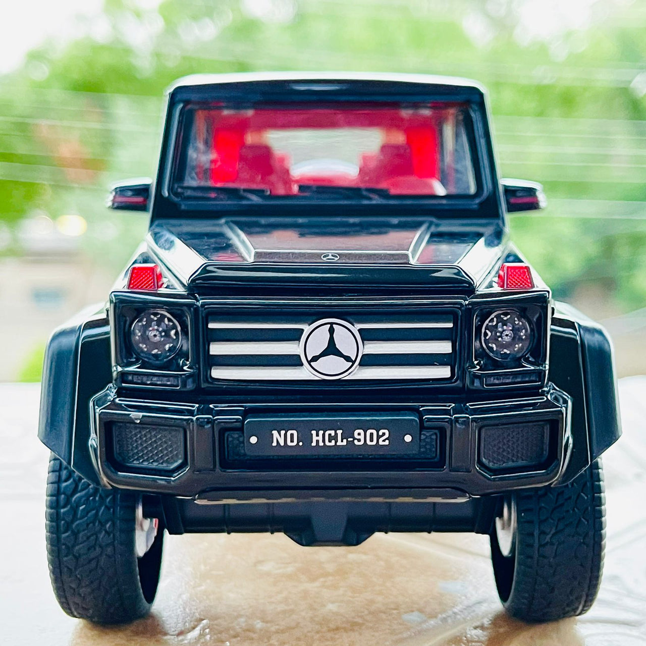 Diecast Mercedes Benz G500 with Top Cover
