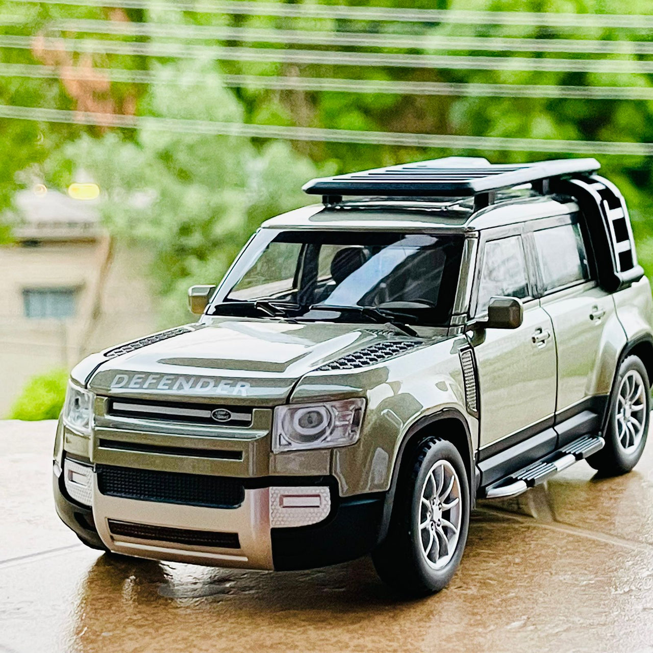 1:24 Diecast Land Rover Defender