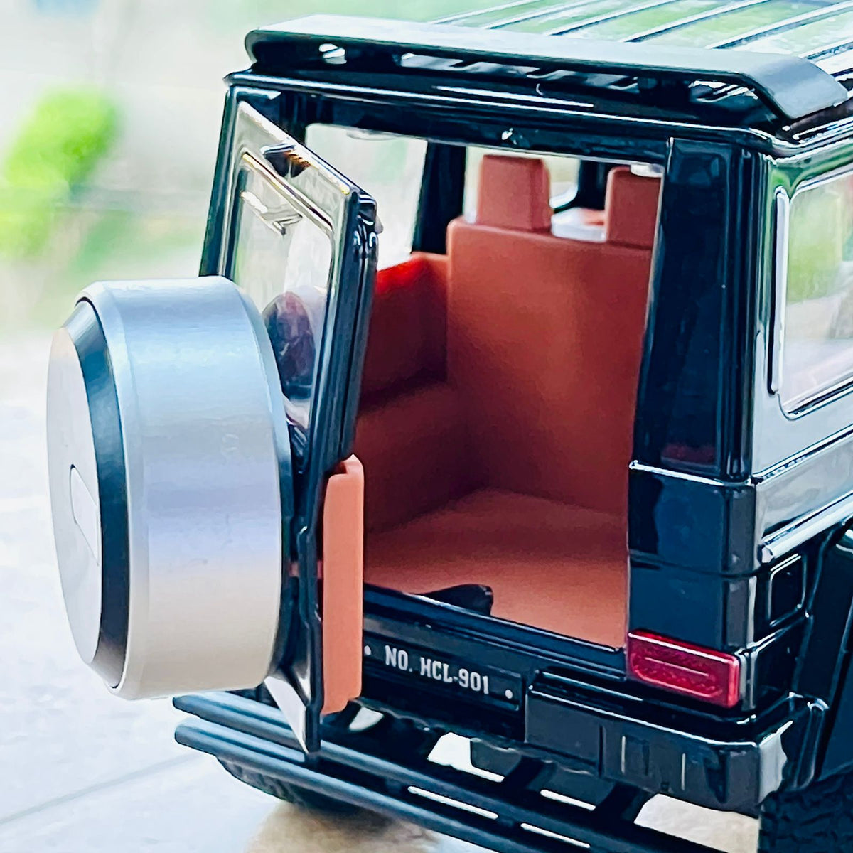 1:22 Scale Diecast Mercedes Benz G400D V12 Turbo