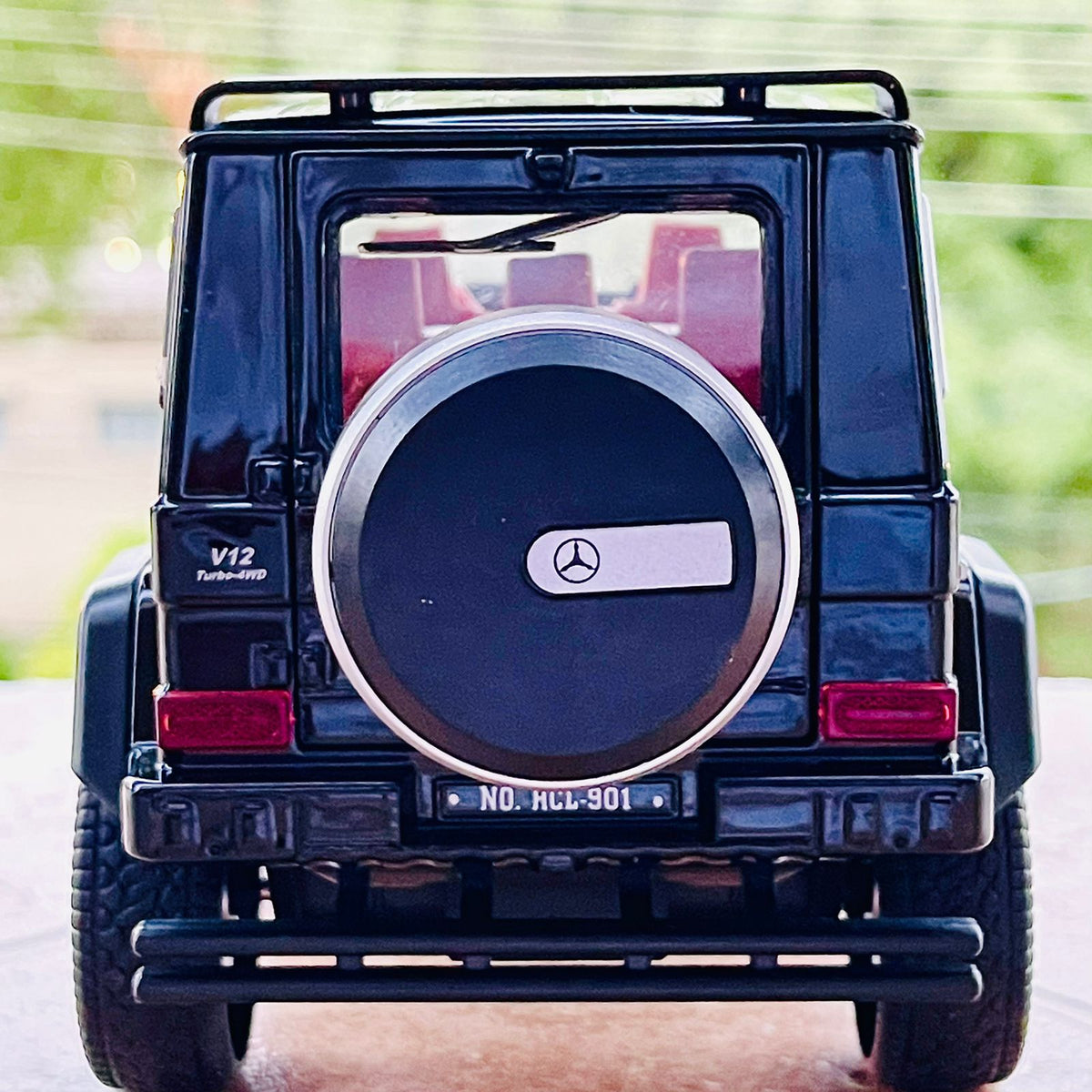 1:22 Scale Diecast Mercedes Benz G400D V12 Turbo