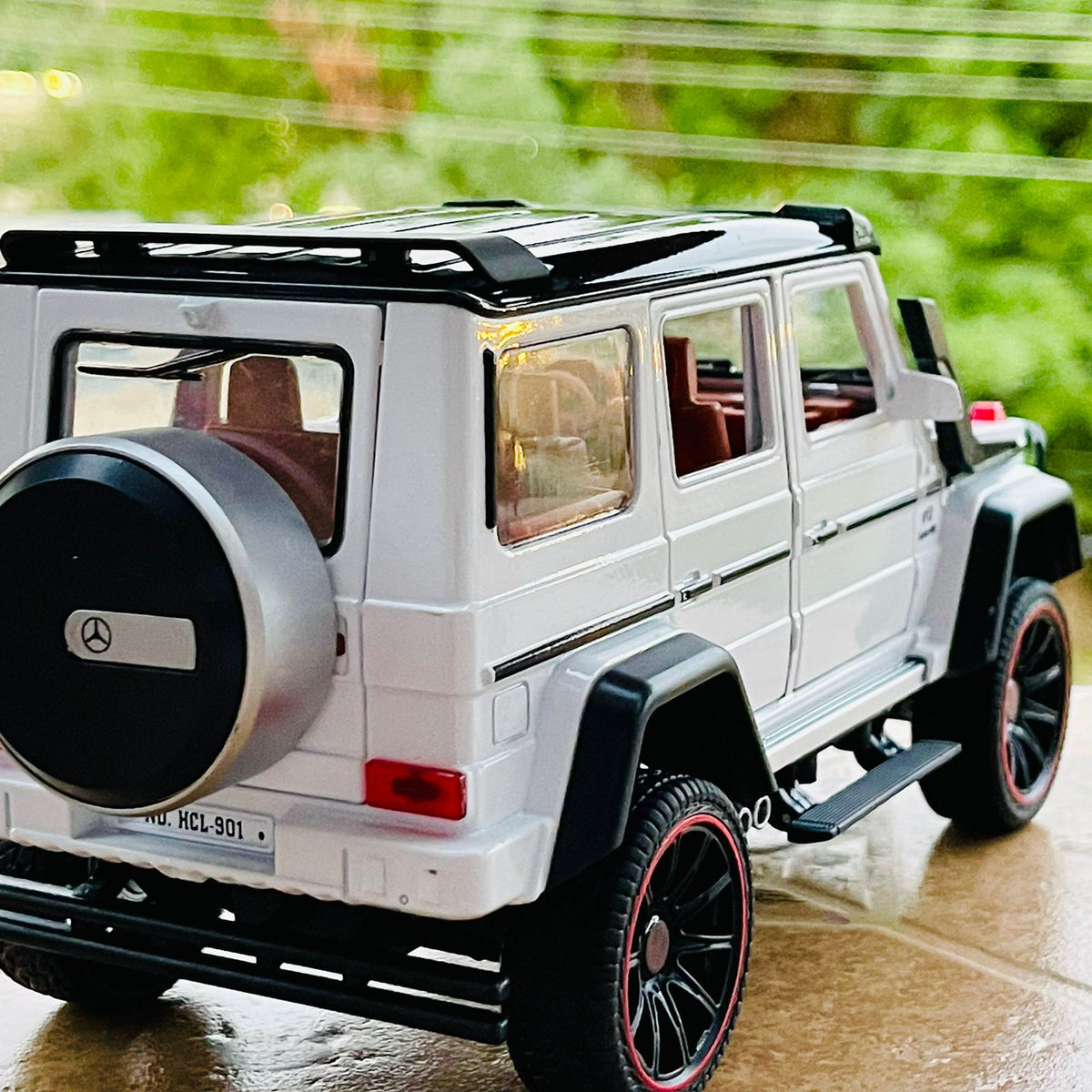 1:22 Scale Diecast Mercedes Benz G400D V12 Turbo