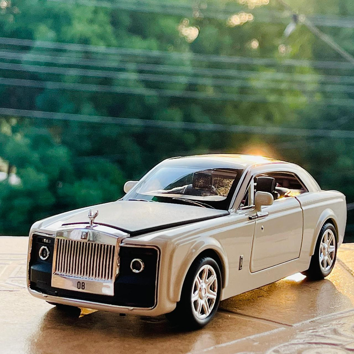 Diecast 1:24 Scale Rolls Royce Sweptail